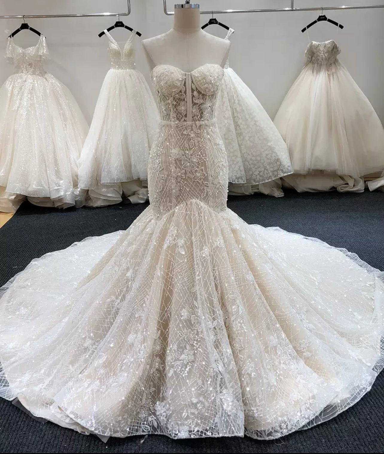 Beautiful bridal wedding dress - Mura Boutique