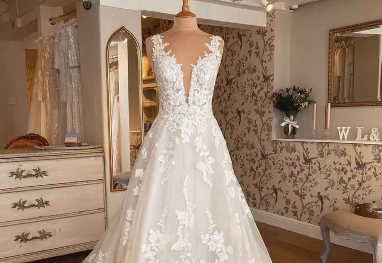 Elegant wedding dress - Mura Boutique